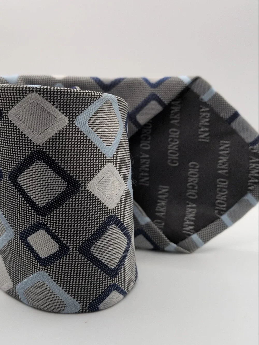 Giorgio Armani Men's Necktie Silk Blue Gray Geometric Tie Italy 62